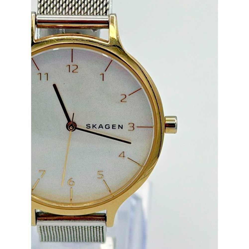 Skagen Women's Watch Gold Tone Case Silver Mesh Band Quartz Minimalist Working - Picture 2 of 8